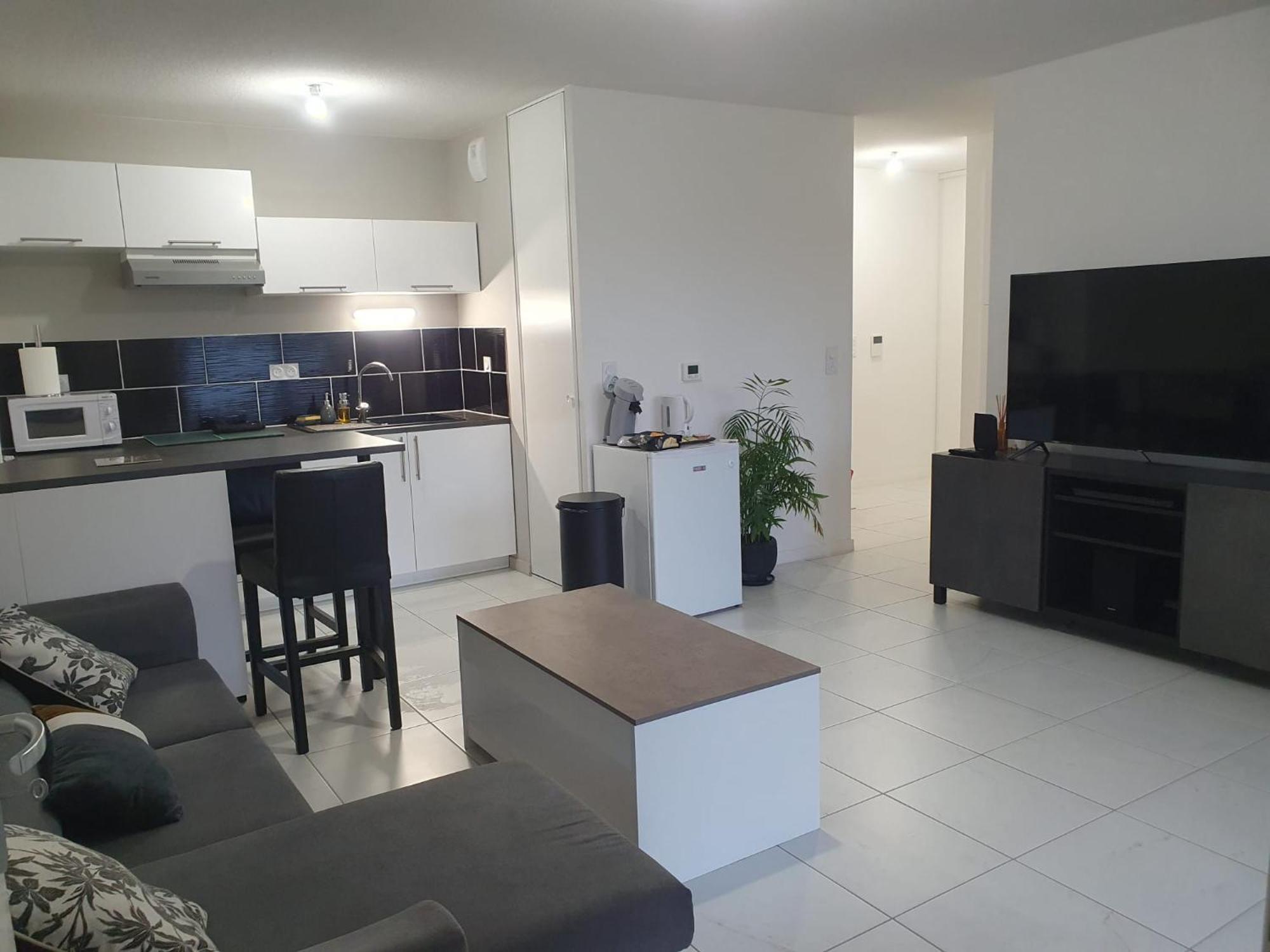 Appartement A Floirac Avec 2 Chambres, Un Parking Prive, Une Terrasse, A 5 Minutes En Voiture De L'Arkea Arena De Bordeaux Exterior foto